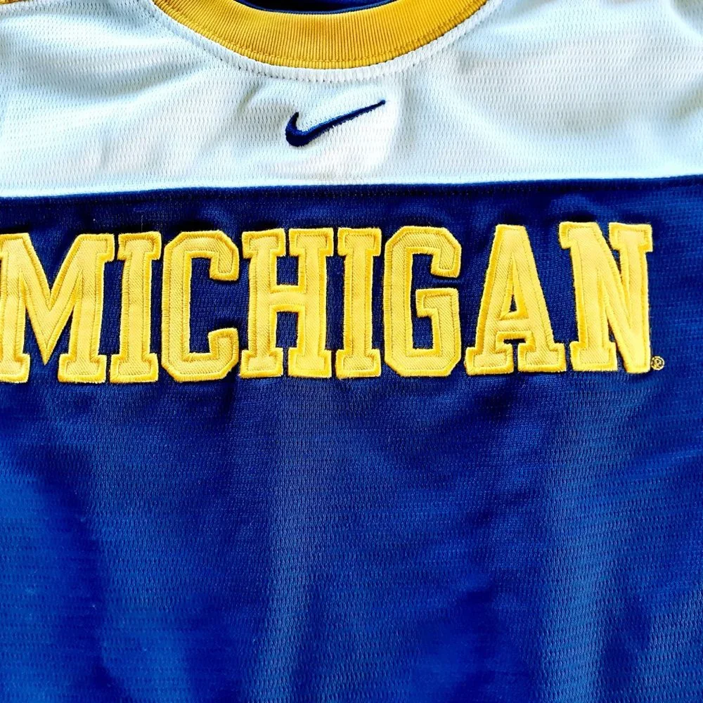 Nike Boys Shirt University of Michigan Long Sleeve Size 5